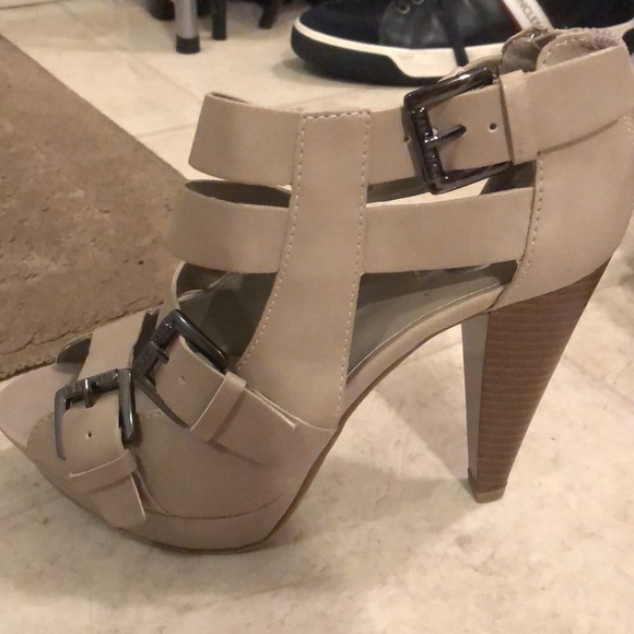 Heels - Picture 3 of 3